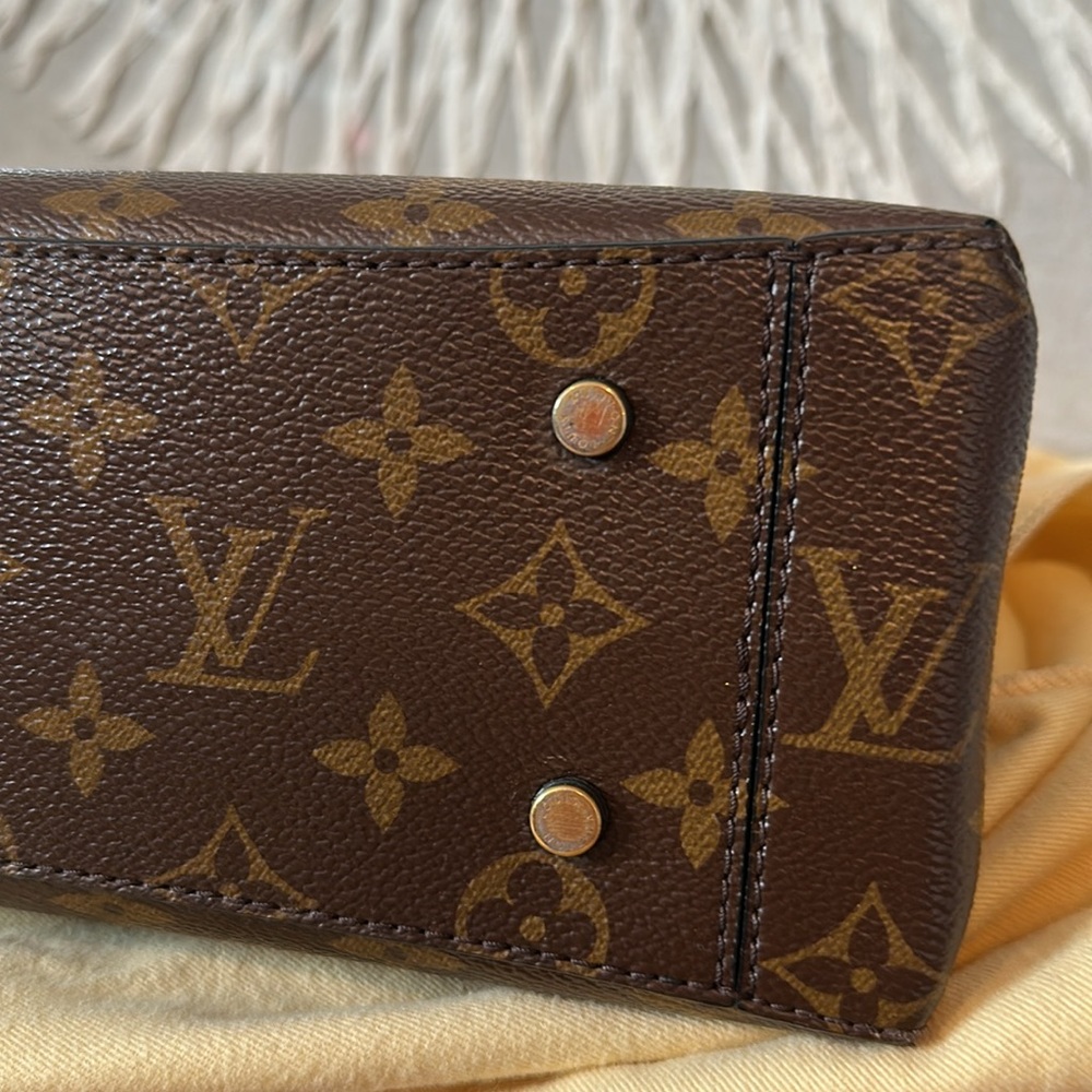 Louis Vuitton LV Monogram One Handle MM - Picture 8 of 16